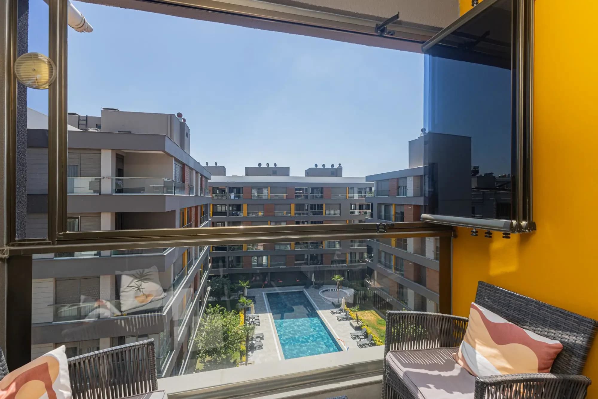 Muratpaşa'da Satılık 2+1 Ara Kat, Havuzlu ve Kapalı Otoparklı Site fotoğraf 11