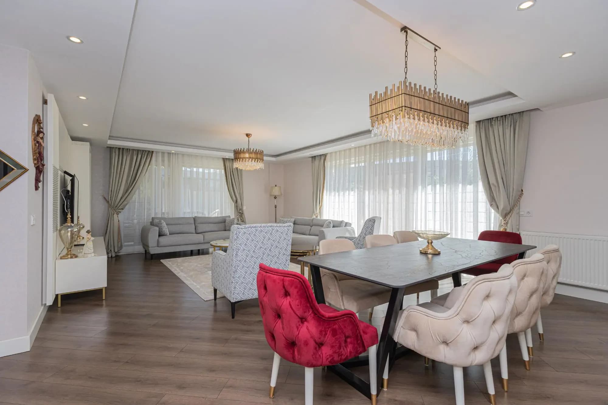 Döşemealtı'nda Full Eşyalı Kiralık 4+1 Site İçi Müstakil Villa fotoğraf 2