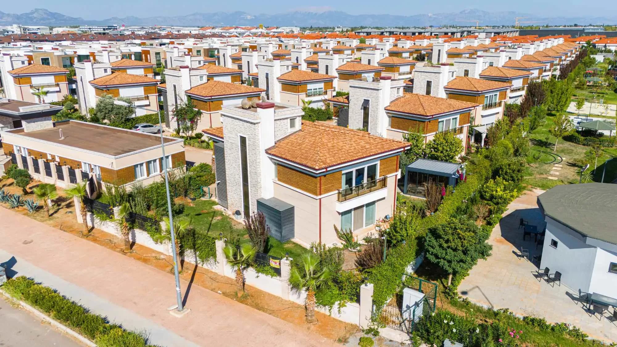 Döşemealtı'nda Full Eşyalı Kiralık 4+1 Site İçi Müstakil Villa fotoğraf 72