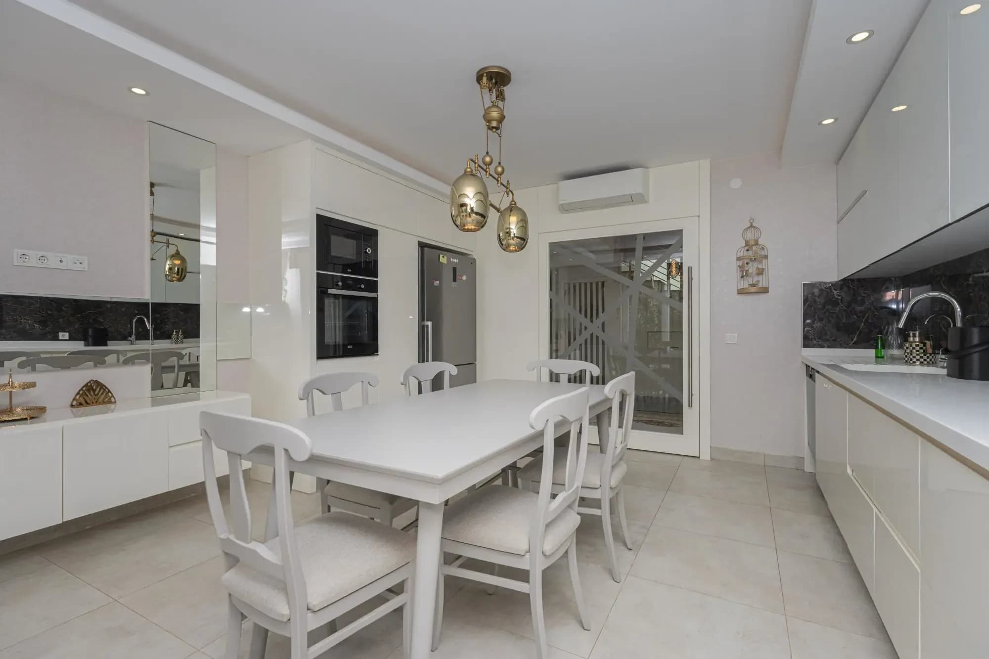 Döşemealtı'nda Full Eşyalı Kiralık 4+1 Site İçi Müstakil Villa fotoğraf 15