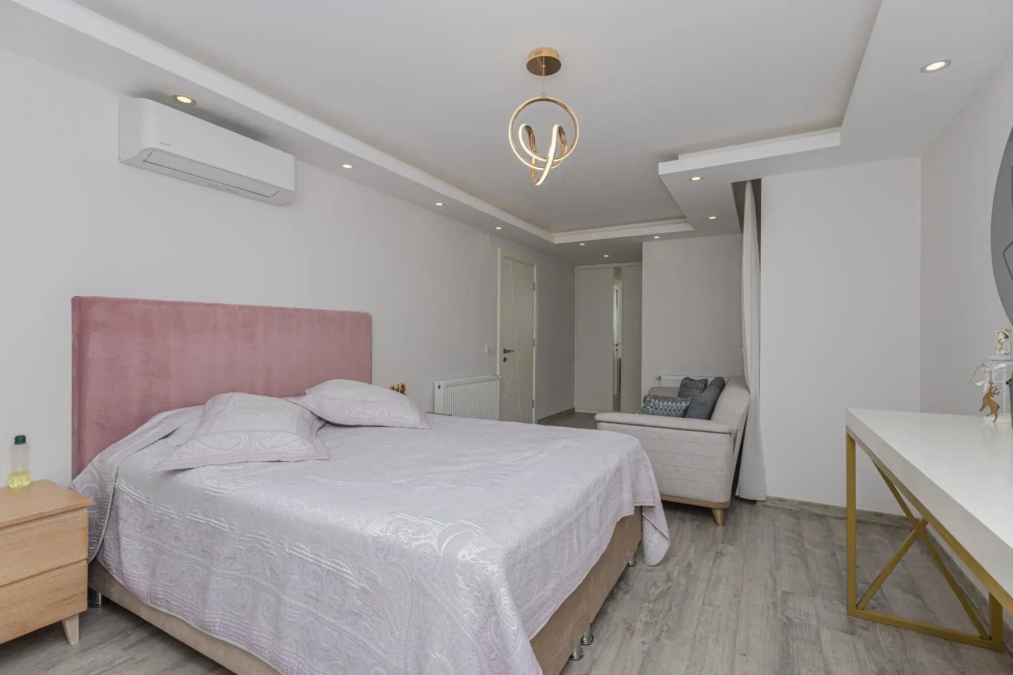 Döşemealtı'nda Full Eşyalı Kiralık 4+1 Site İçi Müstakil Villa fotoğraf 41