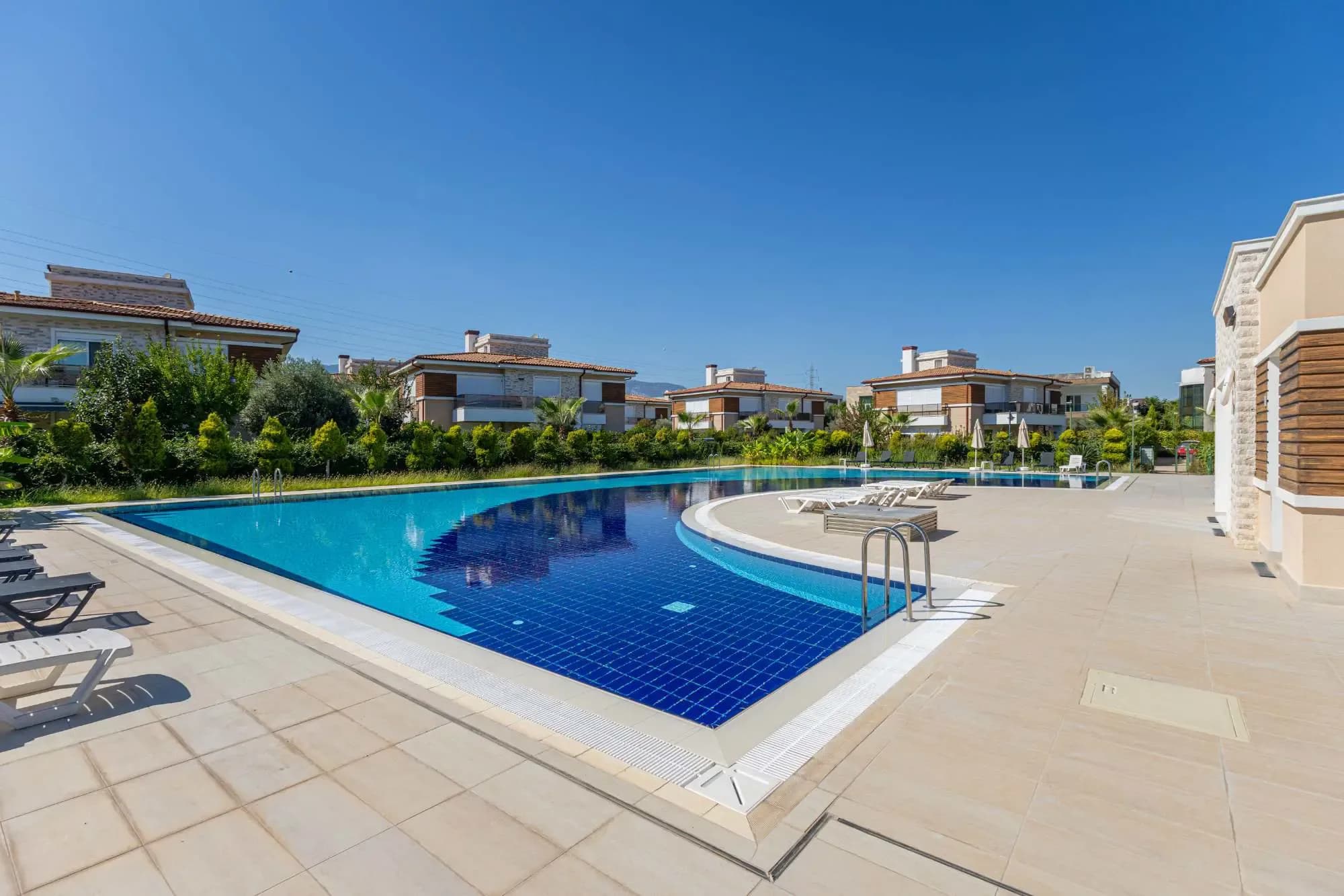 Döşemealtı'nda Full Eşyalı Kiralık 4+1 Site İçi Müstakil Villa fotoğraf 54