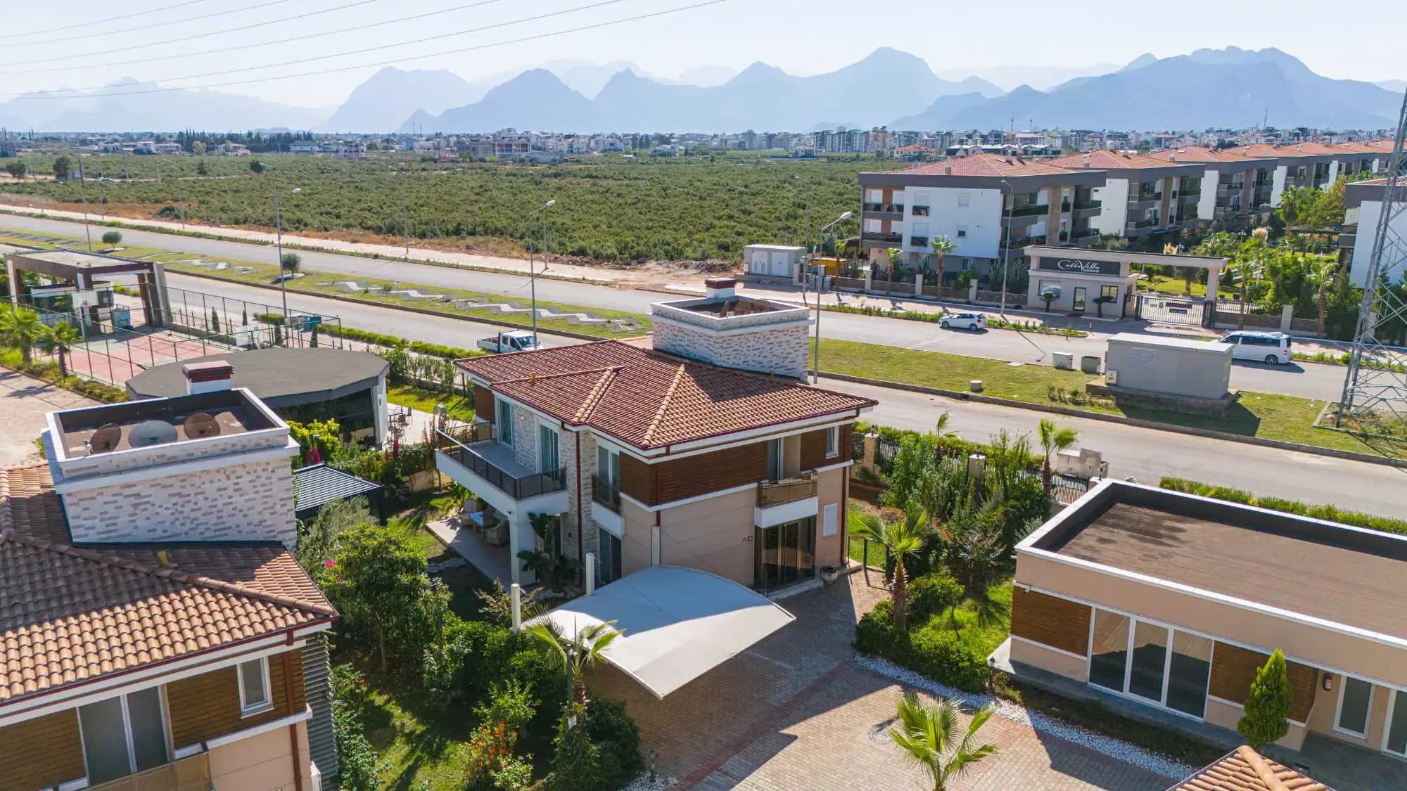 Döşemealtı'nda Full Eşyalı Kiralık 4+1 Site İçi Müstakil Villa fotoğraf 74